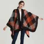 poncho en tartan à carreaux