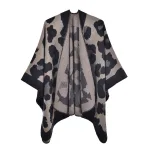 cape chic femme léopard