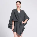 vêtement féminin cape chic
