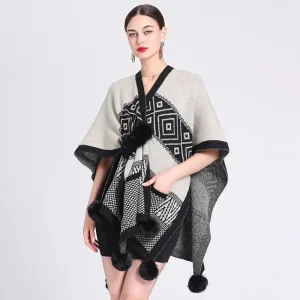 cape femme avec pompon