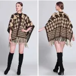 cape d'automne élégante femme
