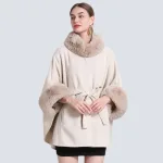 cape d'hiver élégante femme