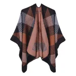 poncho à carreaux élégant
