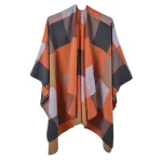 poncho à carreaux pour l'automne