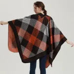 poncho à motifs à carreaux
