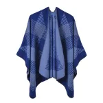 poncho stylé à carreaux