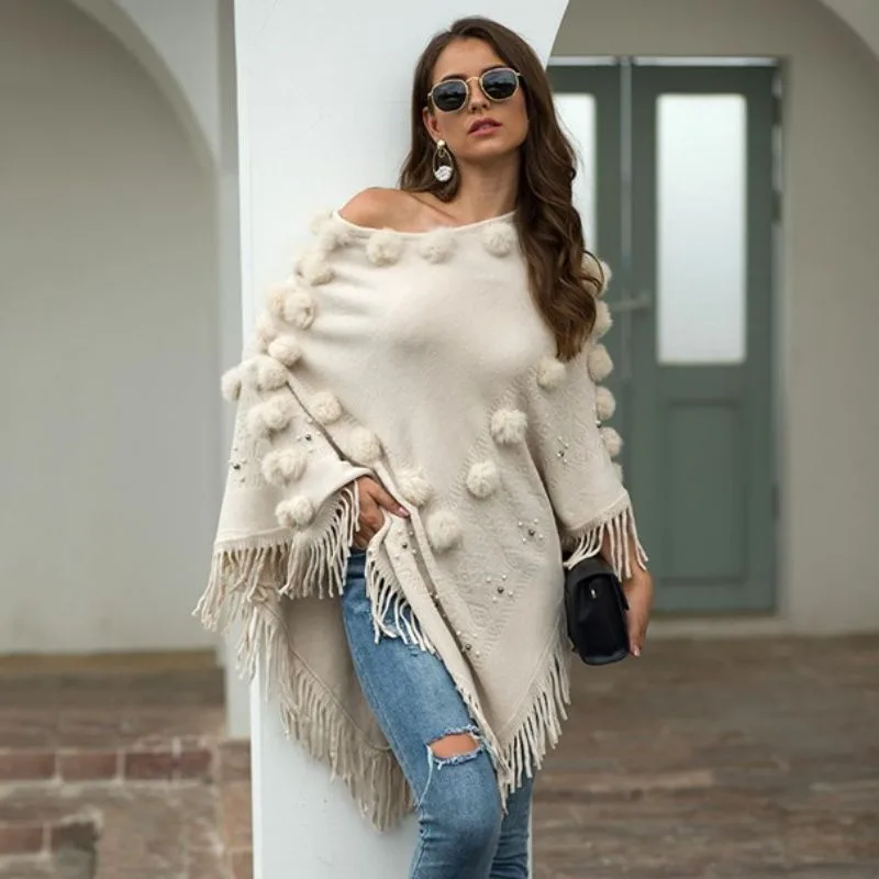 poncho élégant avec pompon