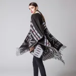 poncho à franges bohème