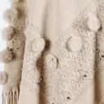 poncho sweat avec pompon