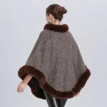 vêtement femme poncho col fourrure