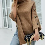 poncho col roulé avec boutons