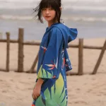 vêtement de surf femme en microfibre