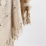 poncho stylé avec pompon