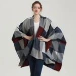 poncho femme motif à carreaux