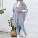 poncho en couleur grise