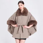 vêtement poncho fourrure femme