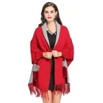 poncho femme tendance poches en fourrure