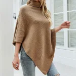 poncho en laine col roulé boutons