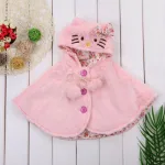 poncho bébé avec motif Hello Kitty