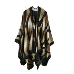 cape élégante femme hiver