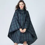 poncho pluie à motif ecossais