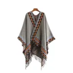 poncho femme avec motifs ethniques et franges