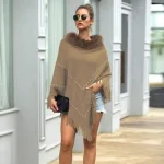 vêtement poncho perles et col fourrure