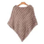 poncho en fourrure à motif rayé