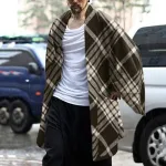 poncho tendance homme à carreaux
