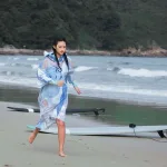 poncho design moderne pour le surf