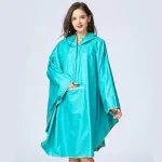 cape imperméable bleu clair