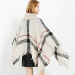 poncho moderne col roulé