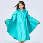 poncho pluie bleu clair