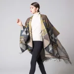 poncho tout en franges