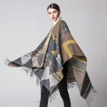 poncho stylé avec franges