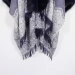 vêtement femme poncho fin fourrure