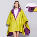 vêtements de pluie jaune violet