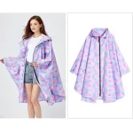 vêtement de pluie rose violet