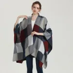poncho à carreaux élégant