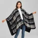 vêtement femme poncho en carreaux