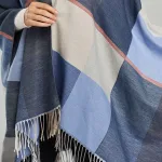 vêtement poncho à franges