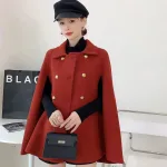 Poncho femme manteau boutons rouge ouvert